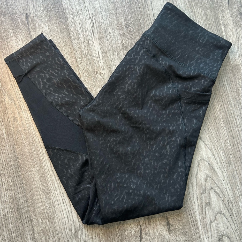 Old Navy patterned leggings with side pocket approximately size m